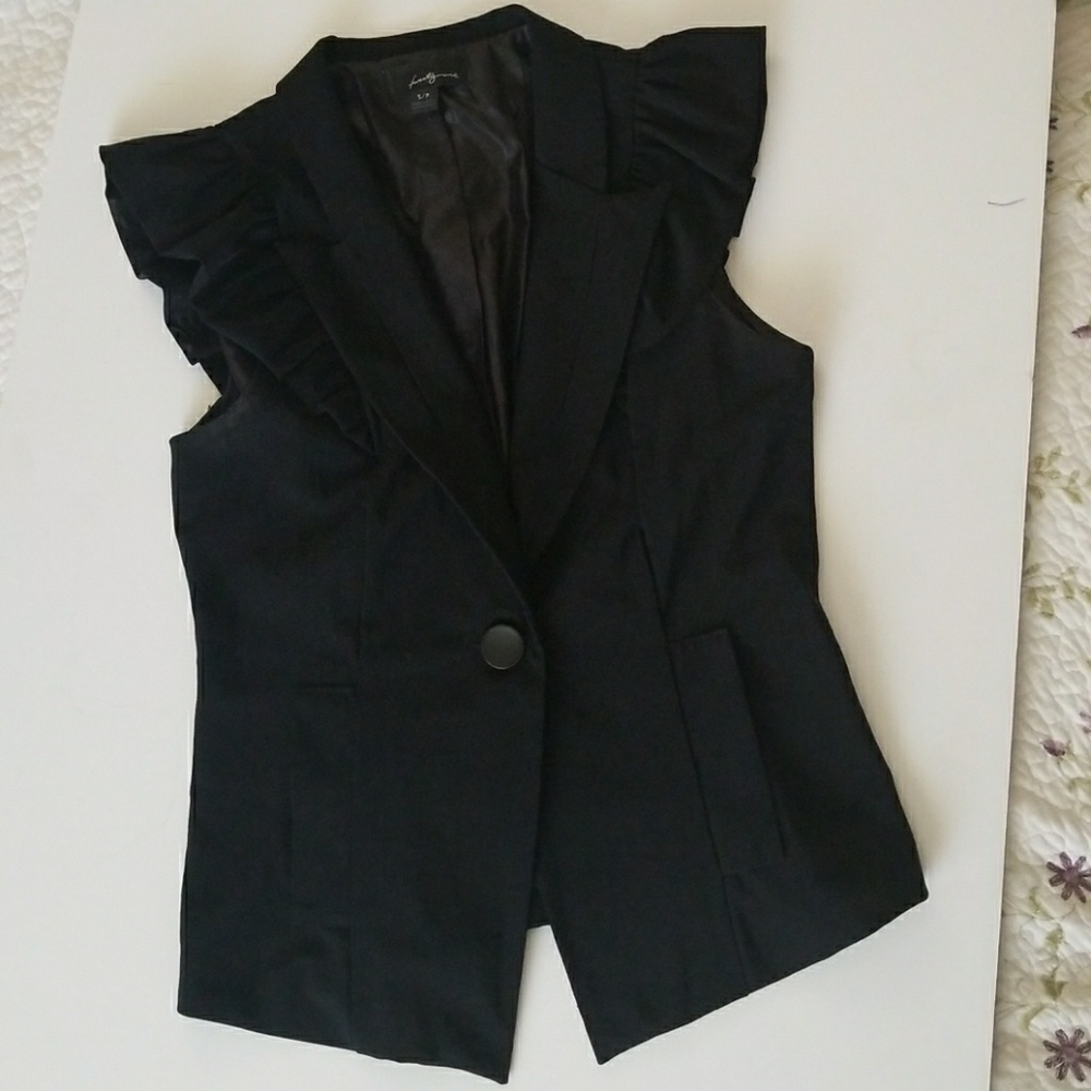❌️SOLD ❌️ F21 Black Vest w/ Ruffles